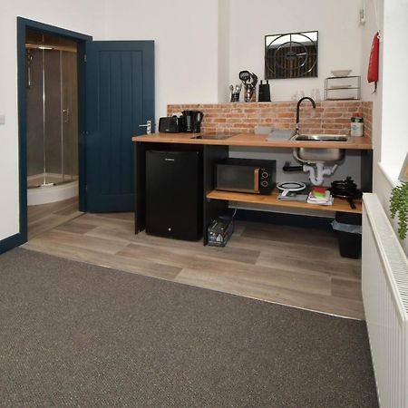 Stay At Shobnall Road Rooms And Studios Burton ภายนอก รูปภาพ