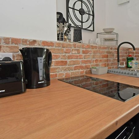 Stay At Shobnall Road Rooms And Studios Burton ภายนอก รูปภาพ