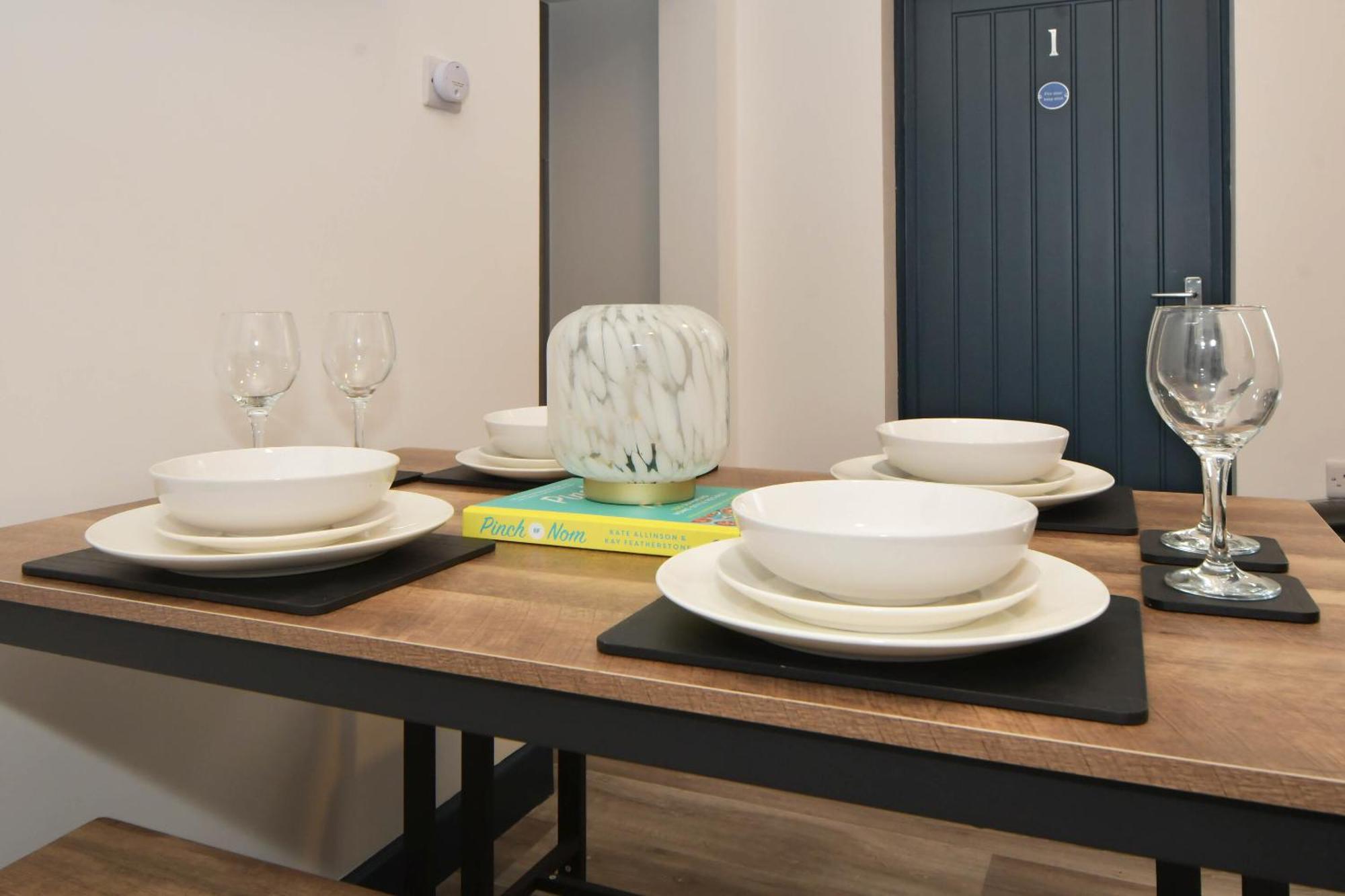 Stay At Shobnall Road Rooms And Studios Burton ภายนอก รูปภาพ