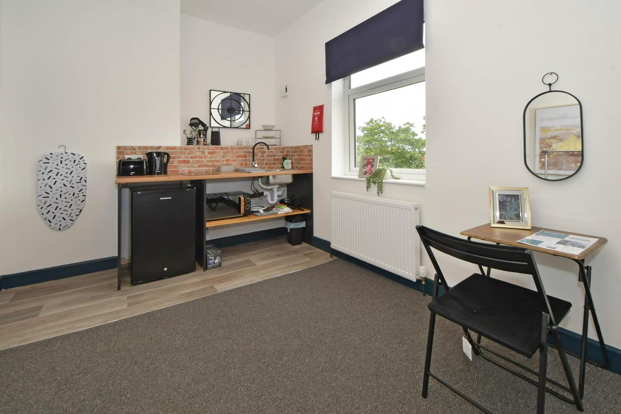 Stay At Shobnall Road Rooms And Studios Burton ภายนอก รูปภาพ
