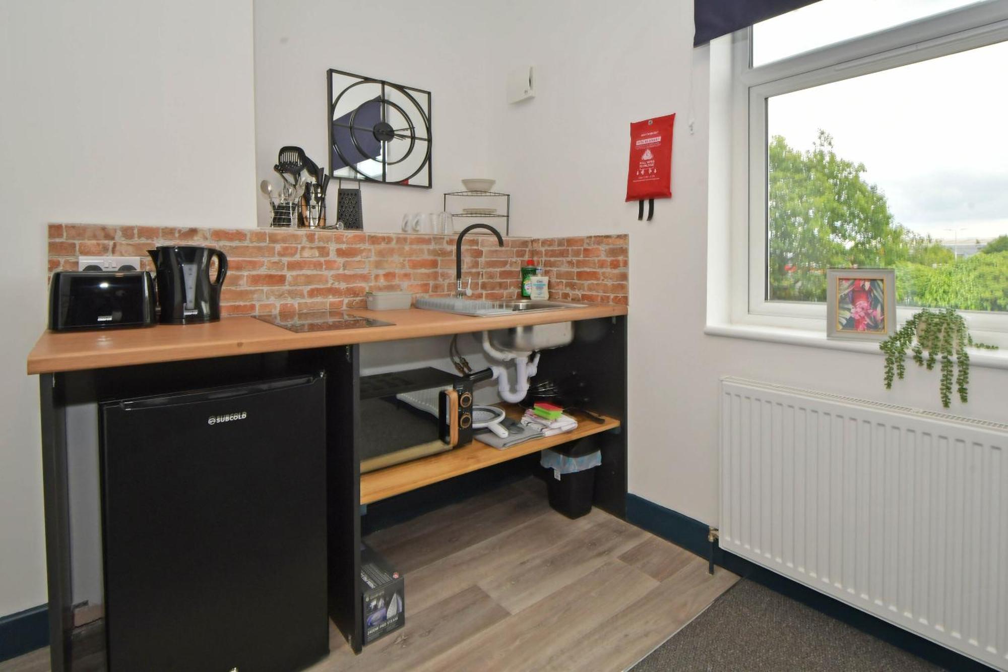 Stay At Shobnall Road Rooms And Studios Burton ภายนอก รูปภาพ