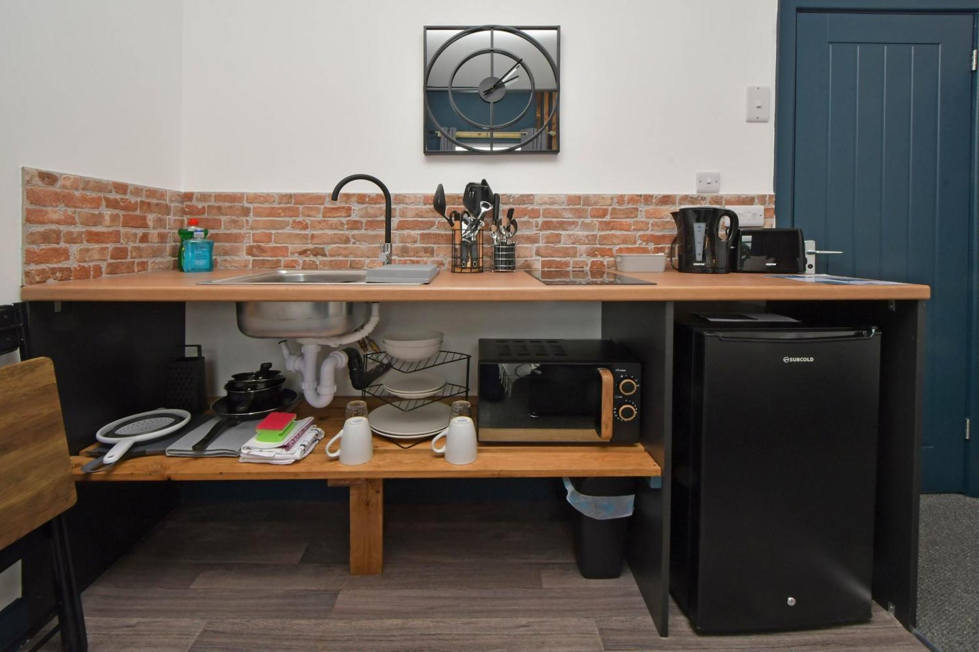 Stay At Shobnall Road Rooms And Studios Burton ภายนอก รูปภาพ