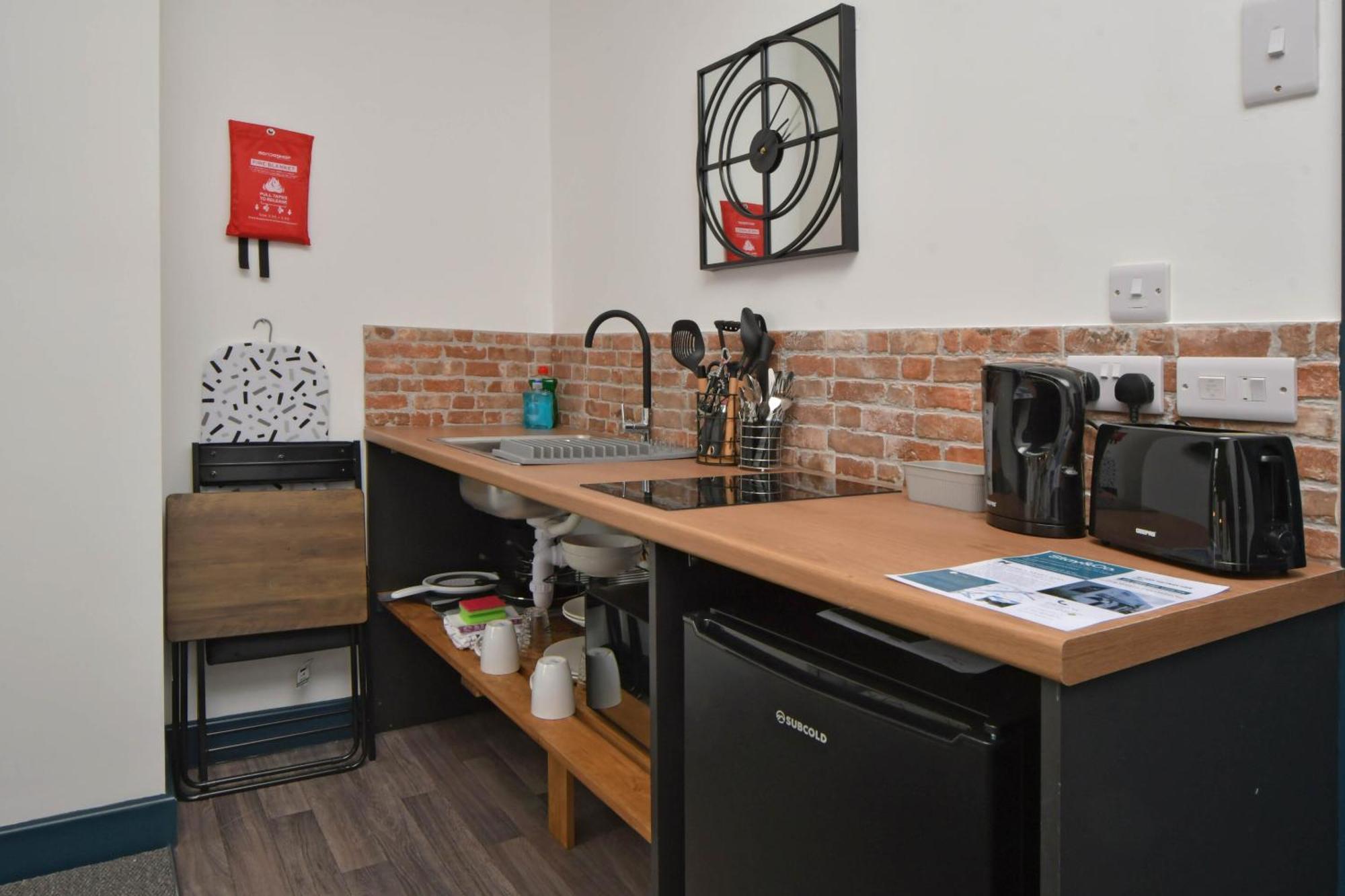 Stay At Shobnall Road Rooms And Studios Burton ภายนอก รูปภาพ