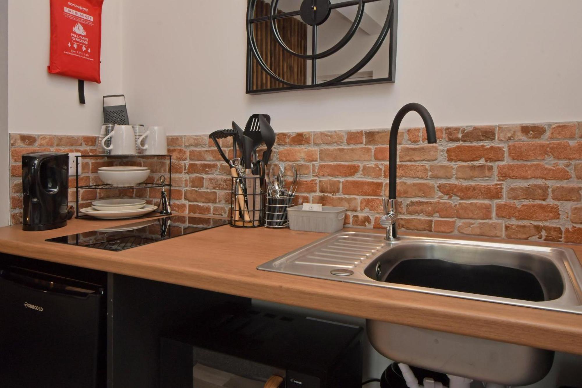 Stay At Shobnall Road Rooms And Studios Burton ภายนอก รูปภาพ