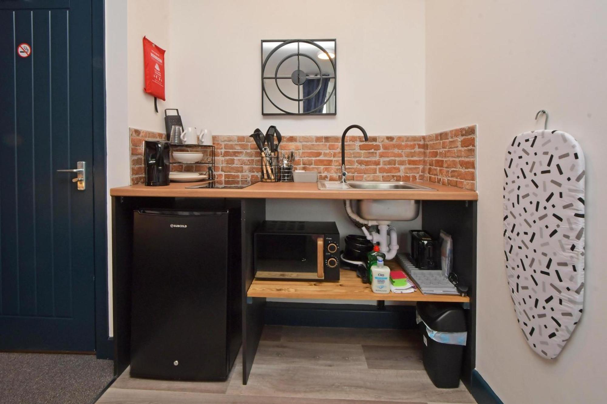 Stay At Shobnall Road Rooms And Studios Burton ภายนอก รูปภาพ